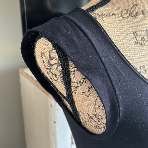 Spanx black scoop neck cap sleeve body shaper shapewear - Picture 4 of 16